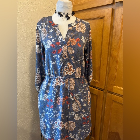 LOFT Dresses & Skirts - LOFT Floral Dress - Blue and Red Petite Medium